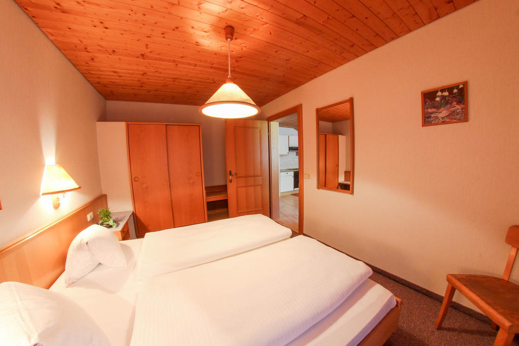 Pension Kroell Sankt Jakob in Defereggen Habitación foto