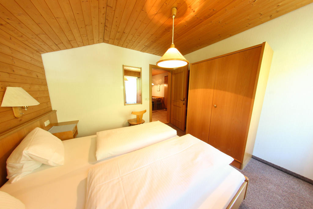 Pension Kroell Sankt Jakob in Defereggen Habitación foto